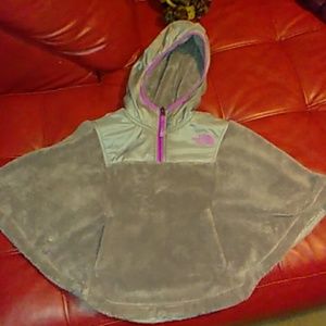 Size 6 Girls North face Cape